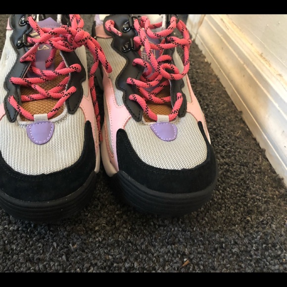 Fila Shoes - Picture 4 of 5